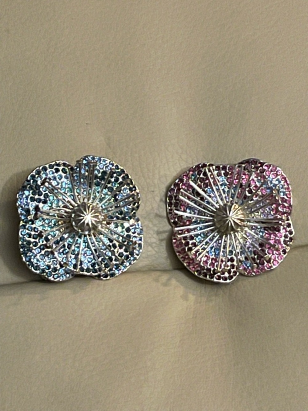 MARC JACOBS Multi-Color Crystal - Pink & Blue brooche mever used - Picture 15 of 16